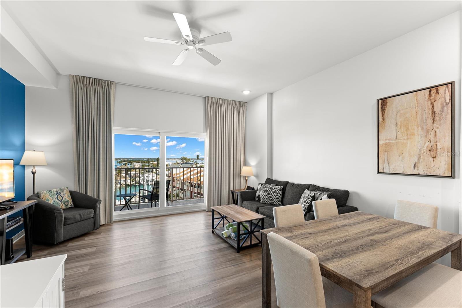 Listing photo id 4 for 13101 Gulf Boulevard 1605