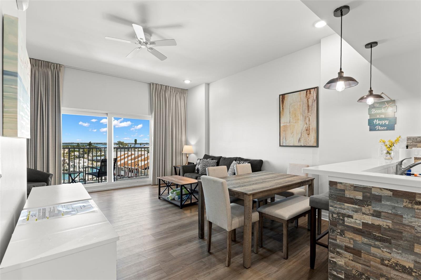 Listing photo id 5 for 13101 Gulf Boulevard 1605