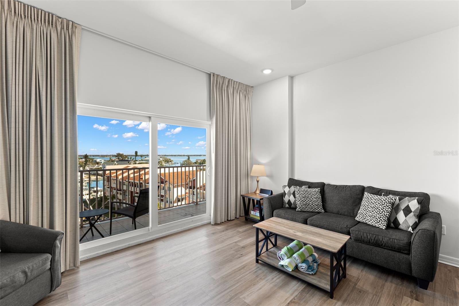 Listing photo id 6 for 13101 Gulf Boulevard 1605