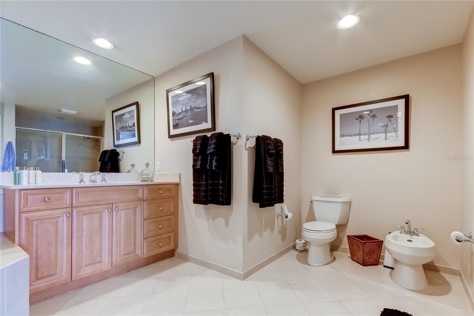 Image 13 of 25 For 521 Mandalay Avenue 1109