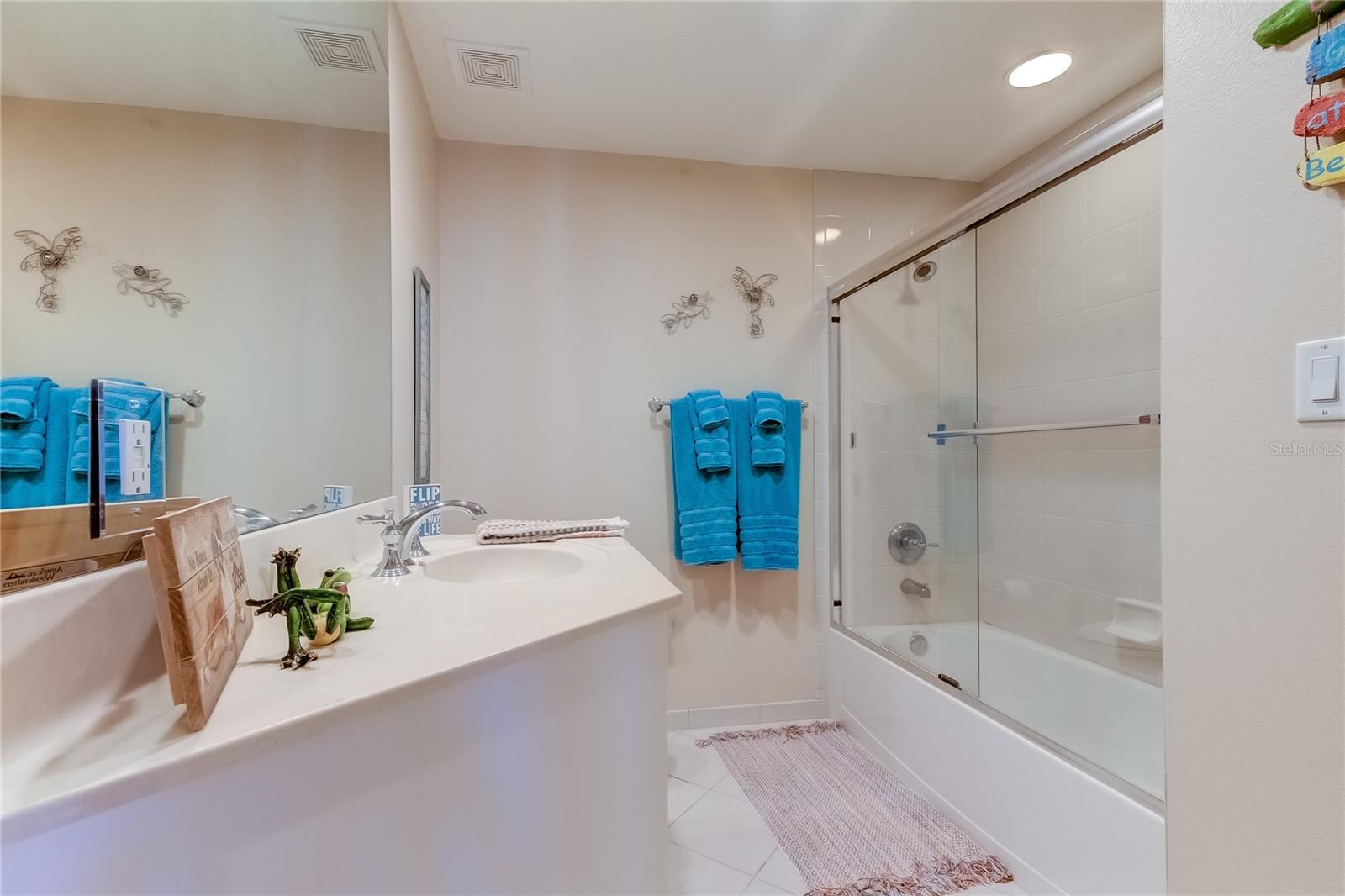 Image 19 of 25 For 521 Mandalay Avenue 1109