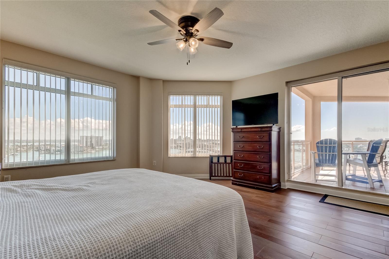 Image 5 of 25 For 521 Mandalay Avenue 1109