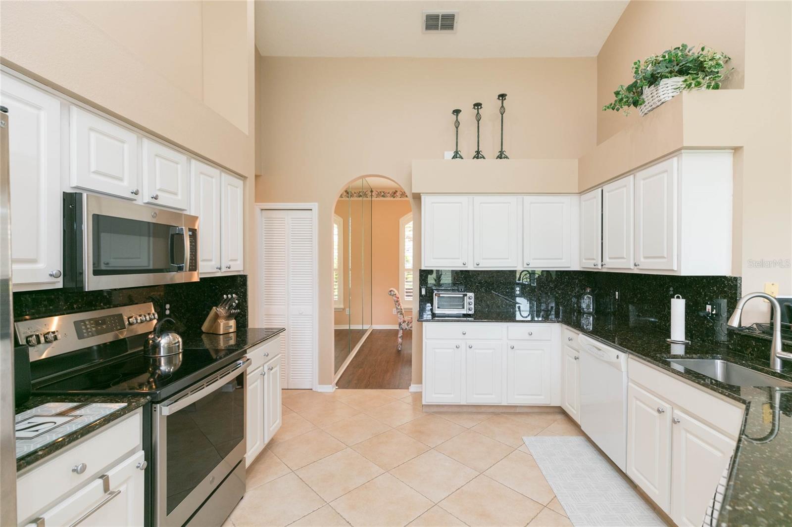 Image 13 of 56 For 3516 Shadowood Drive