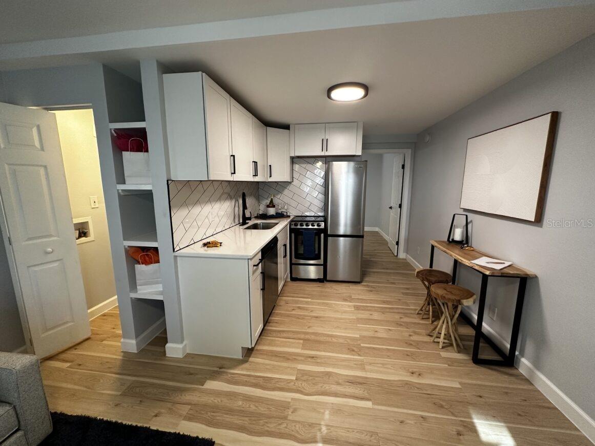 Image 8 of 21 For 121 18th Avenue N