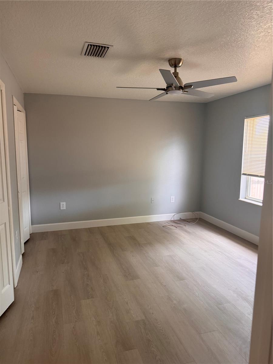 Image 12 of 16 For 1125 Rohe Street B