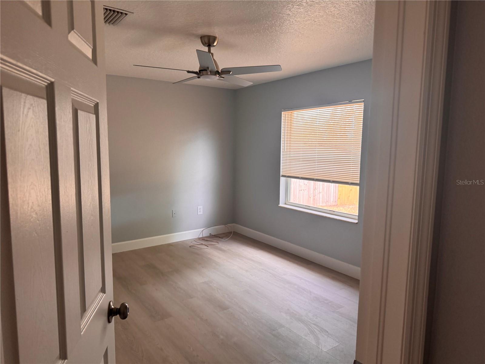 Image 13 of 16 For 1125 Rohe Street B