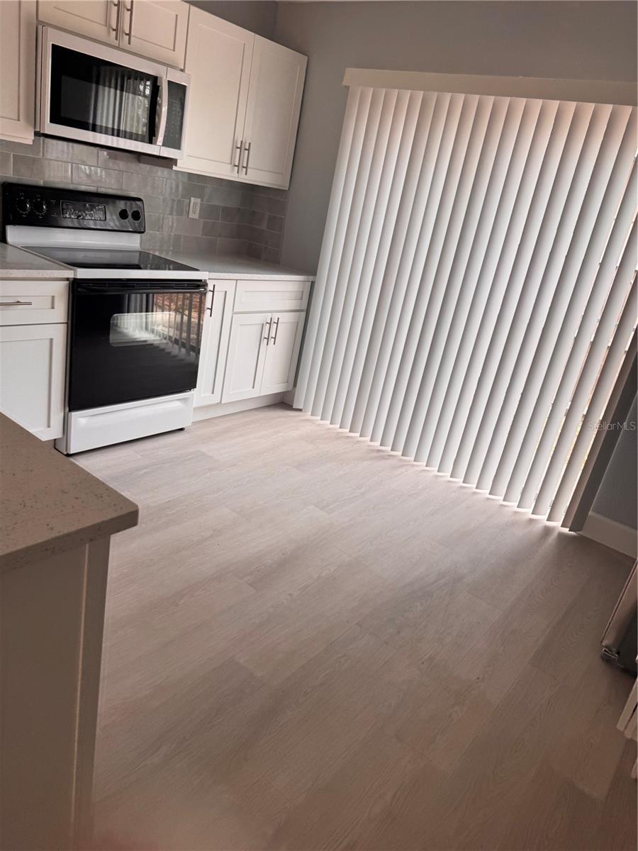 Image 4 of 16 For 1125 Rohe Street B