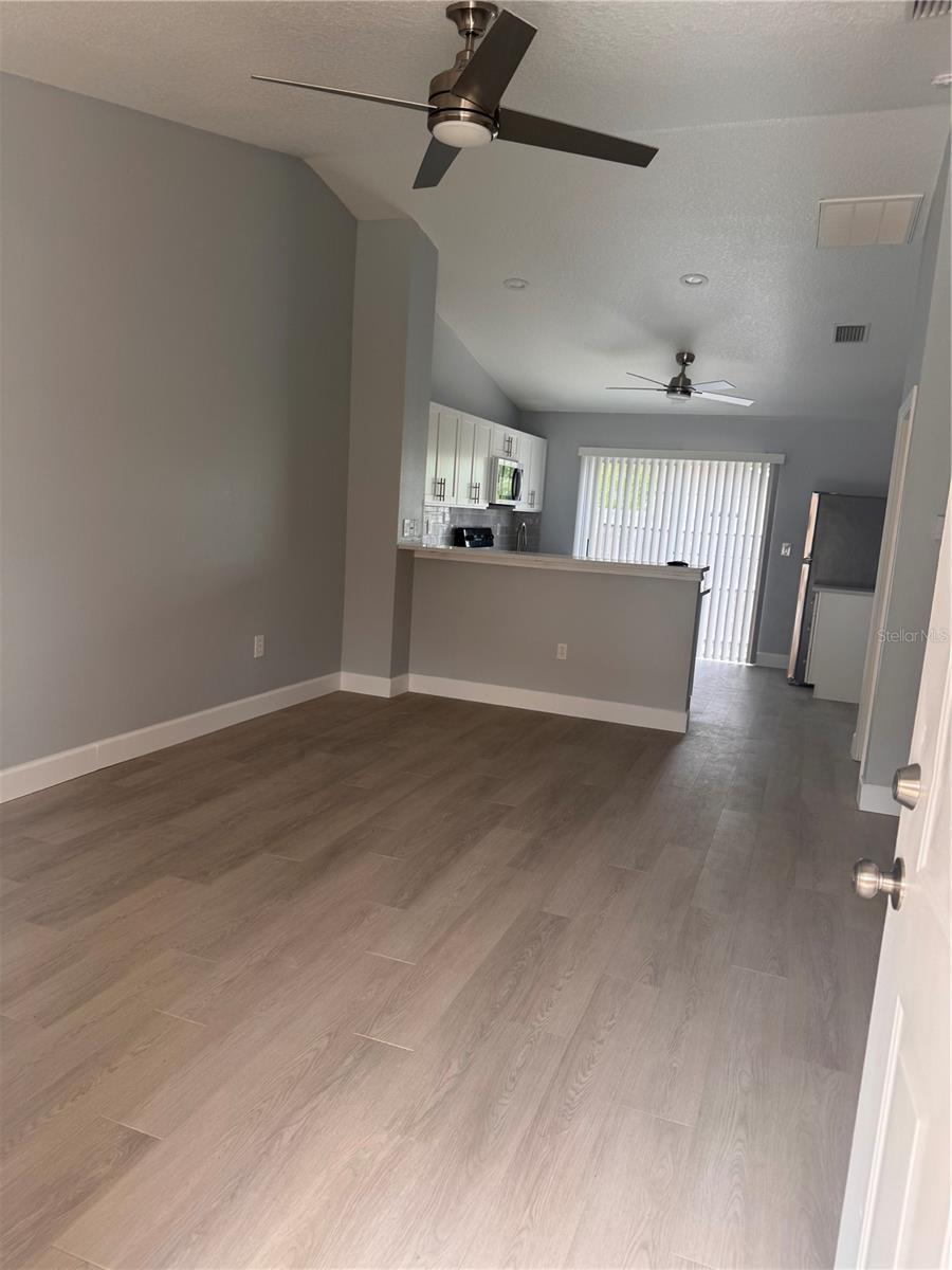 Image 6 of 16 For 1125 Rohe Street B