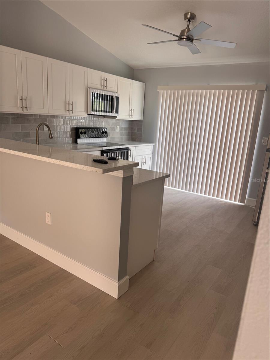 Image 9 of 16 For 1125 Rohe Street B