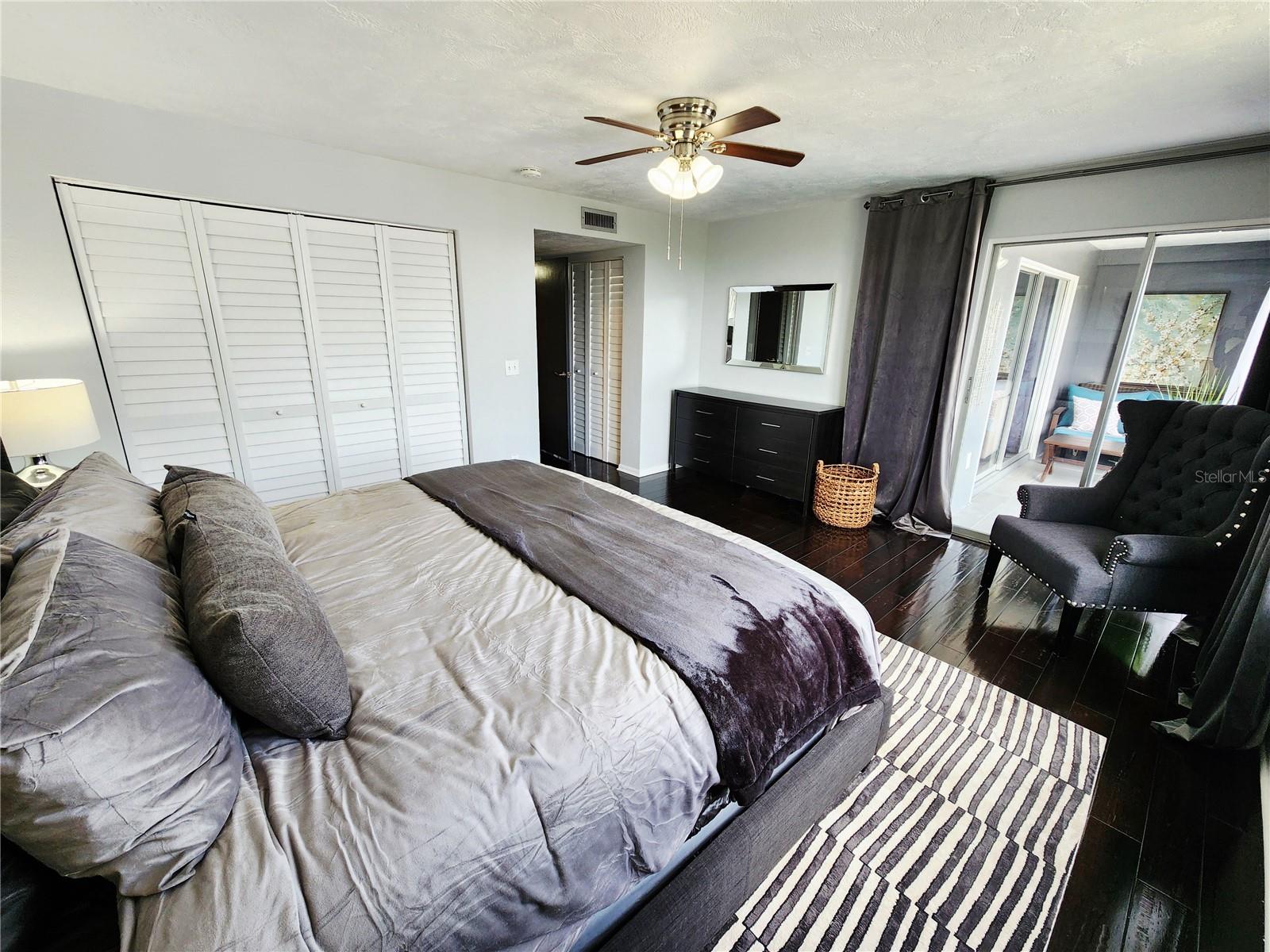 Image 11 of 24 For 4651 1st Street Ne 306