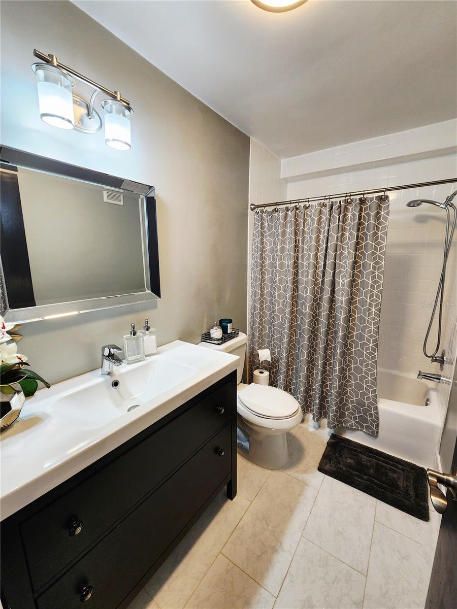 Image 15 of 24 For 4651 1st Street Ne 306