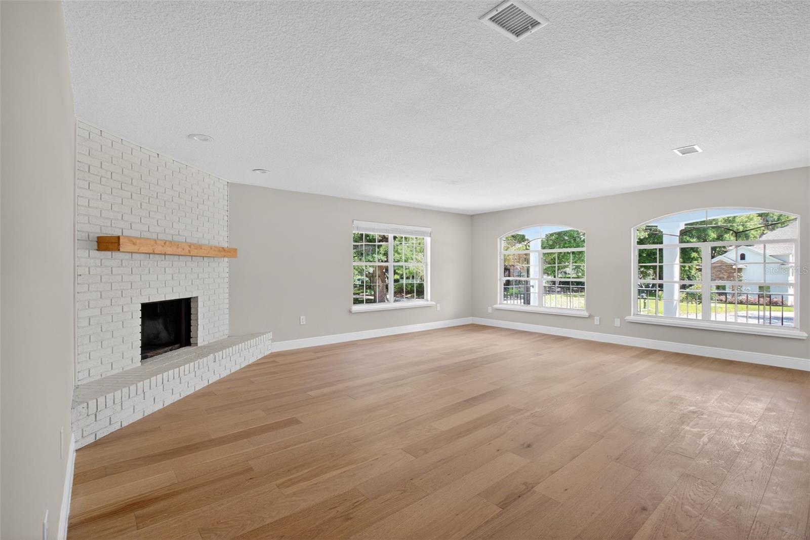 Image 11 of 60 For 1002 Oakdale Street