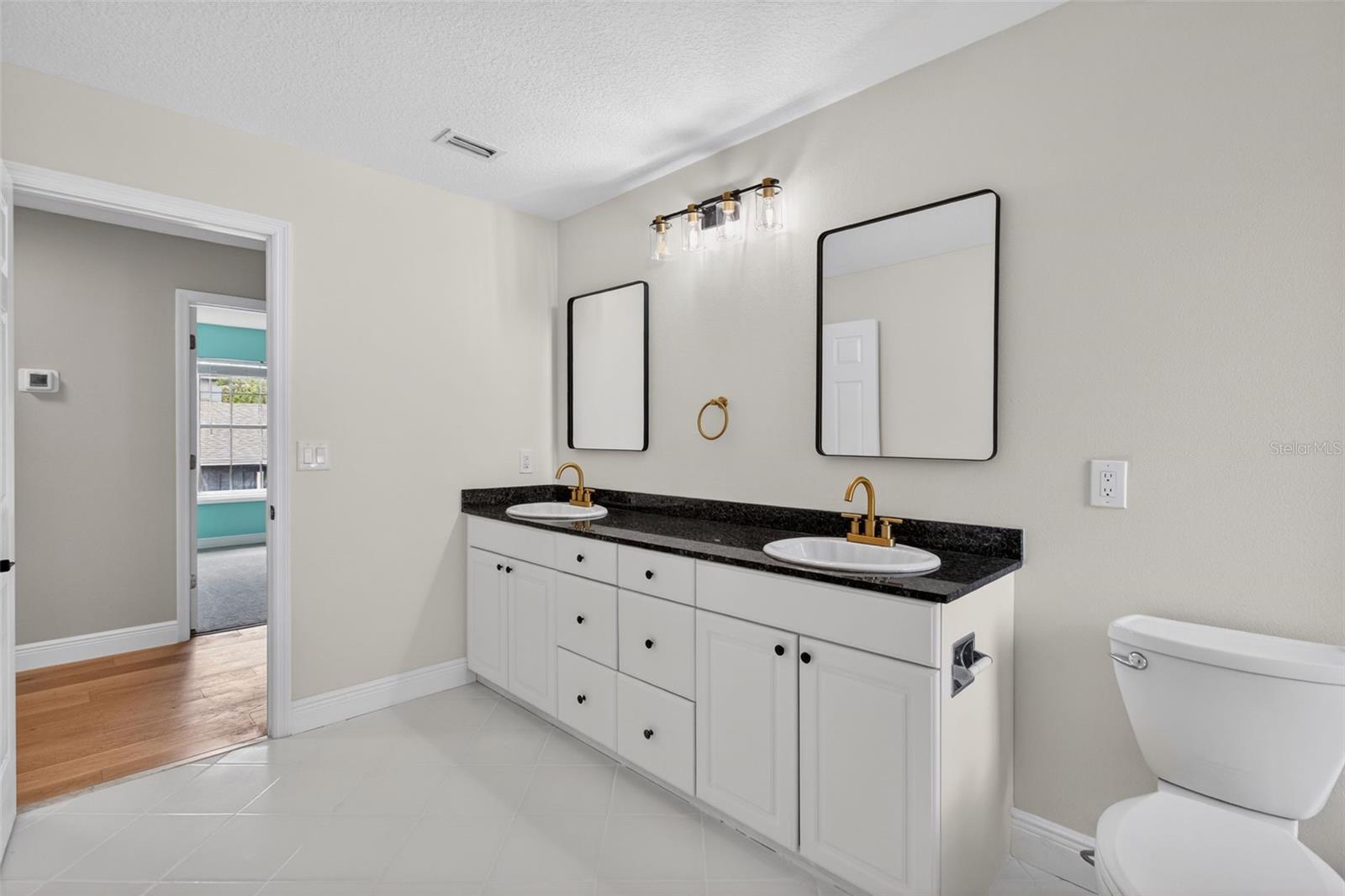 Image 34 of 60 For 1002 Oakdale Street