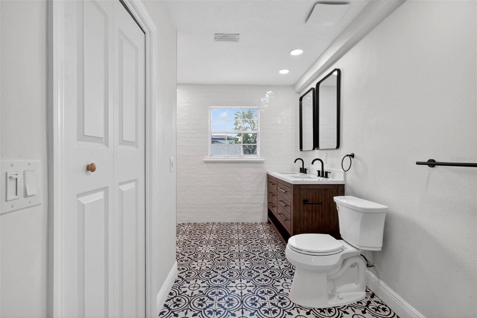 Image 43 of 60 For 1002 Oakdale Street