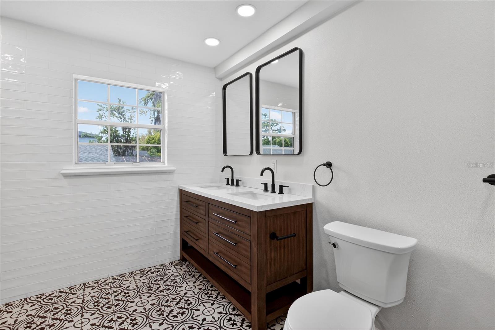 Image 44 of 60 For 1002 Oakdale Street