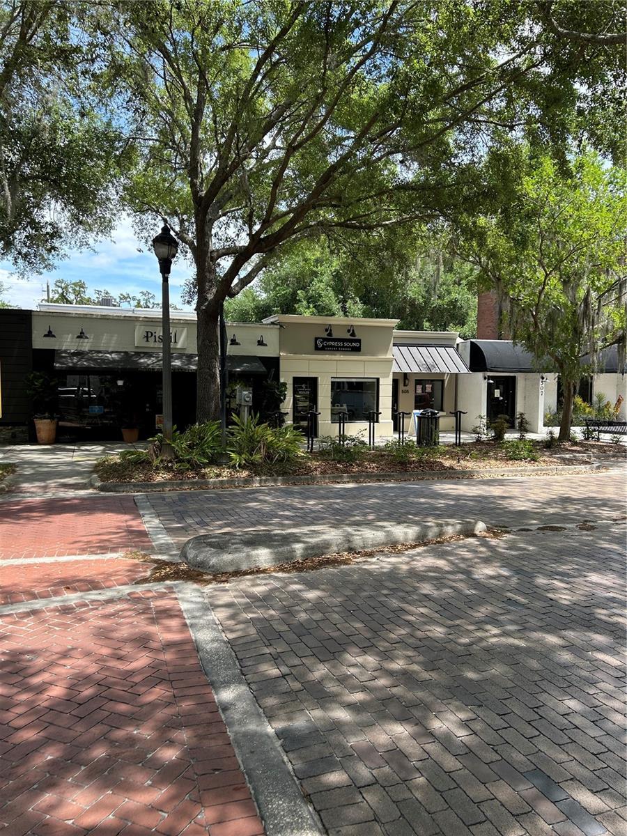 Image 58 of 60 For 1002 Oakdale Street