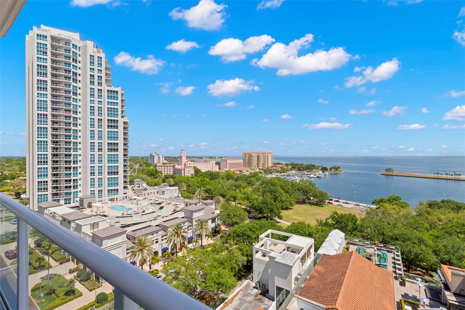 Image 18 of 65 For 176 4th Avenue Ne 1102