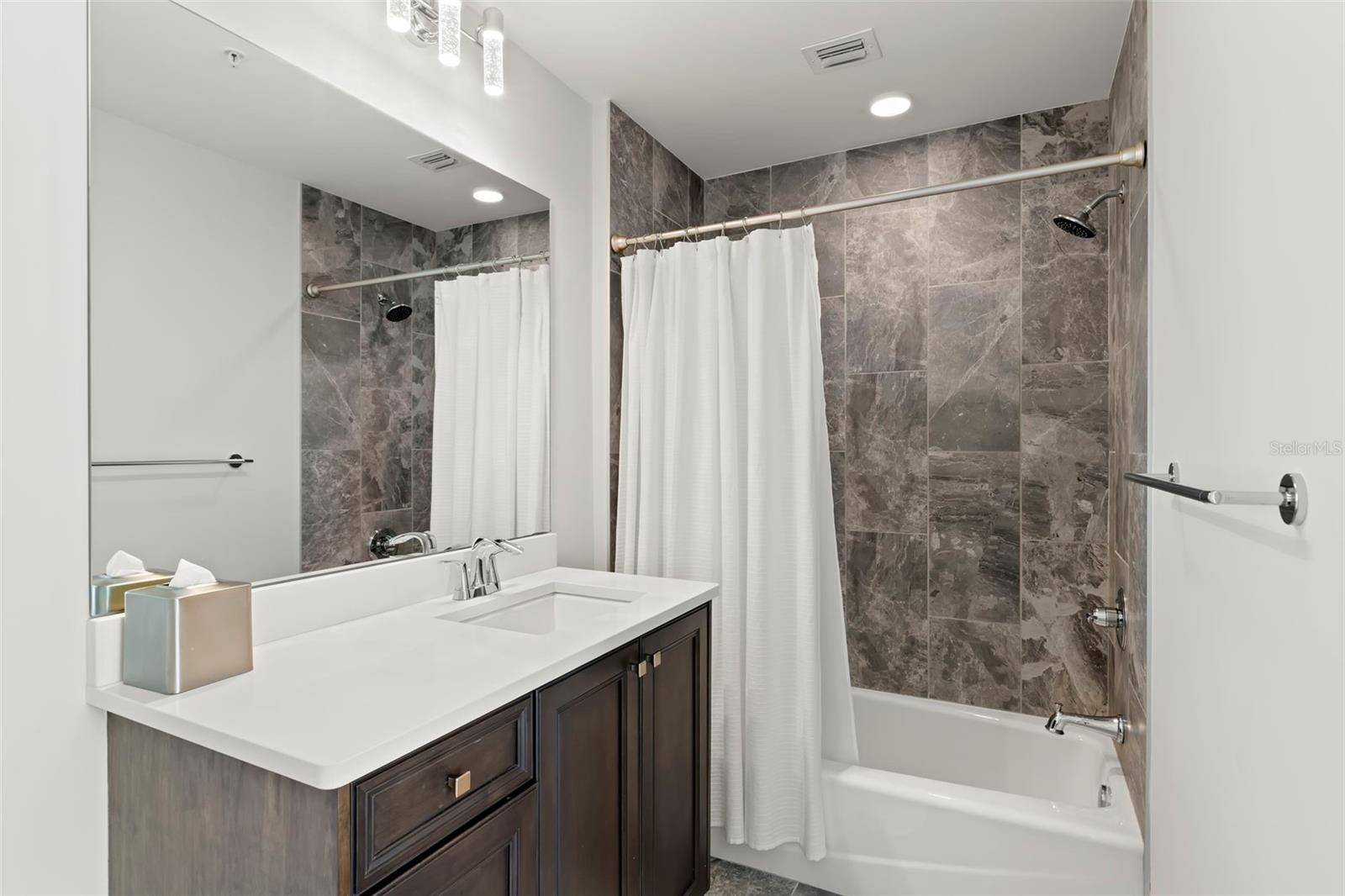 Image 33 of 65 For 176 4th Avenue Ne 1102