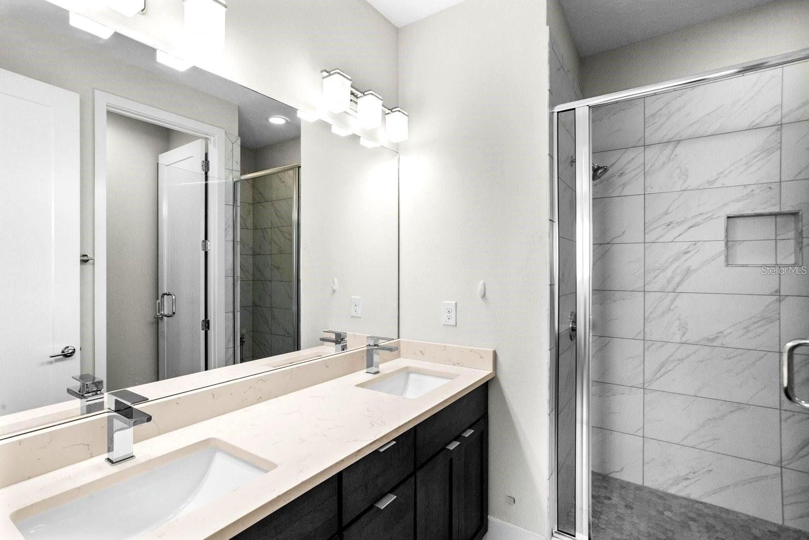 Image 17 of 23 For 915 Arlington Avenue N