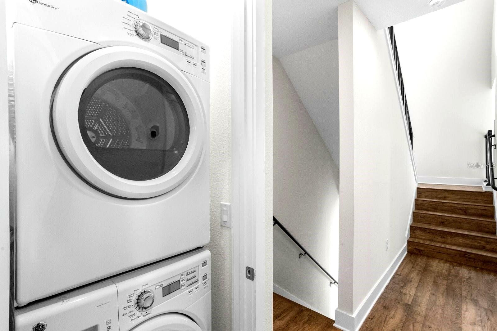 Image 18 of 23 For 915 Arlington Avenue N