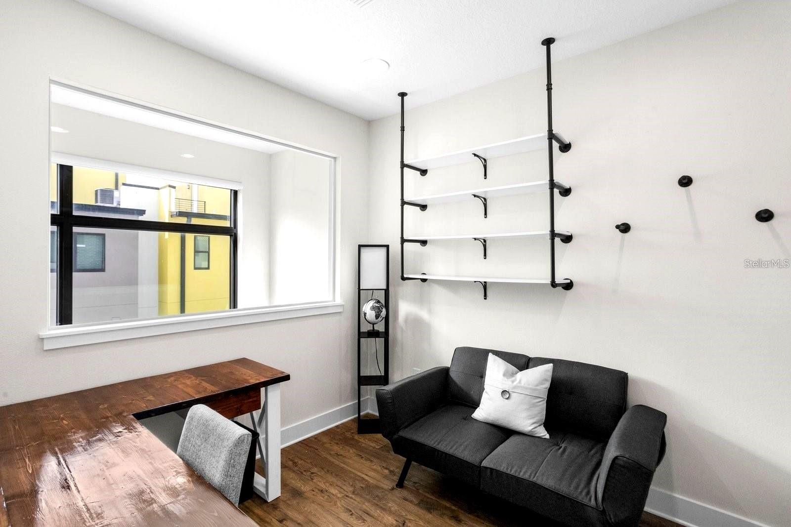 Image 19 of 23 For 915 Arlington Avenue N