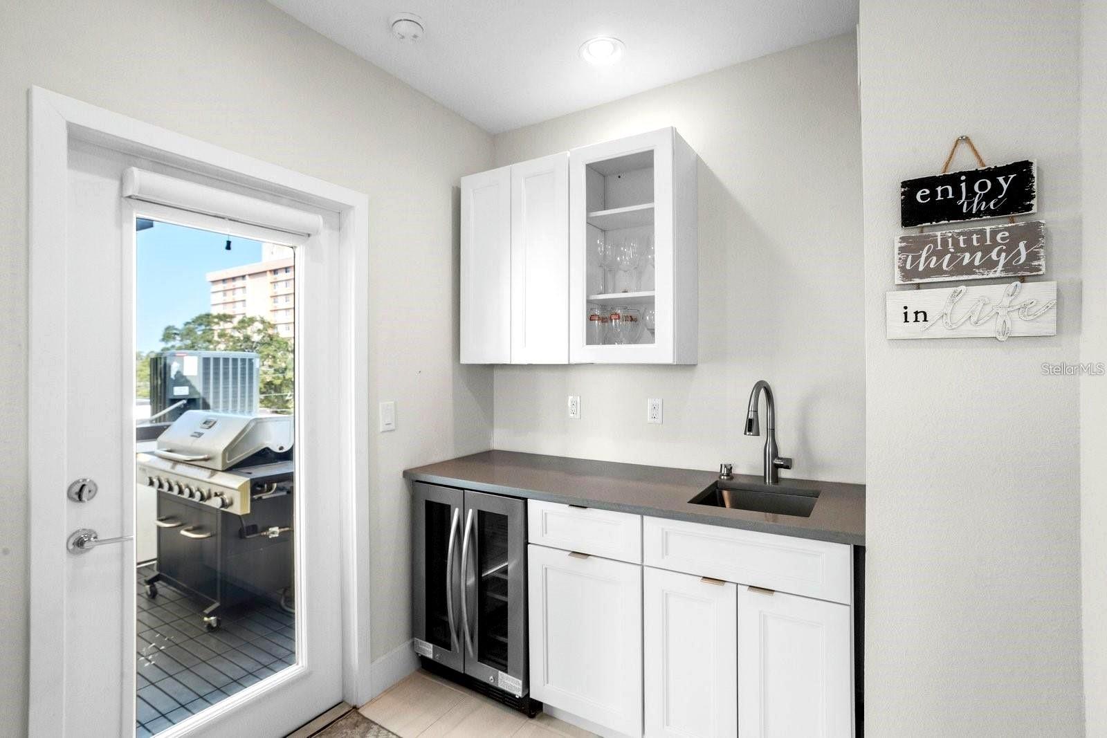 Image 20 of 23 For 915 Arlington Avenue N