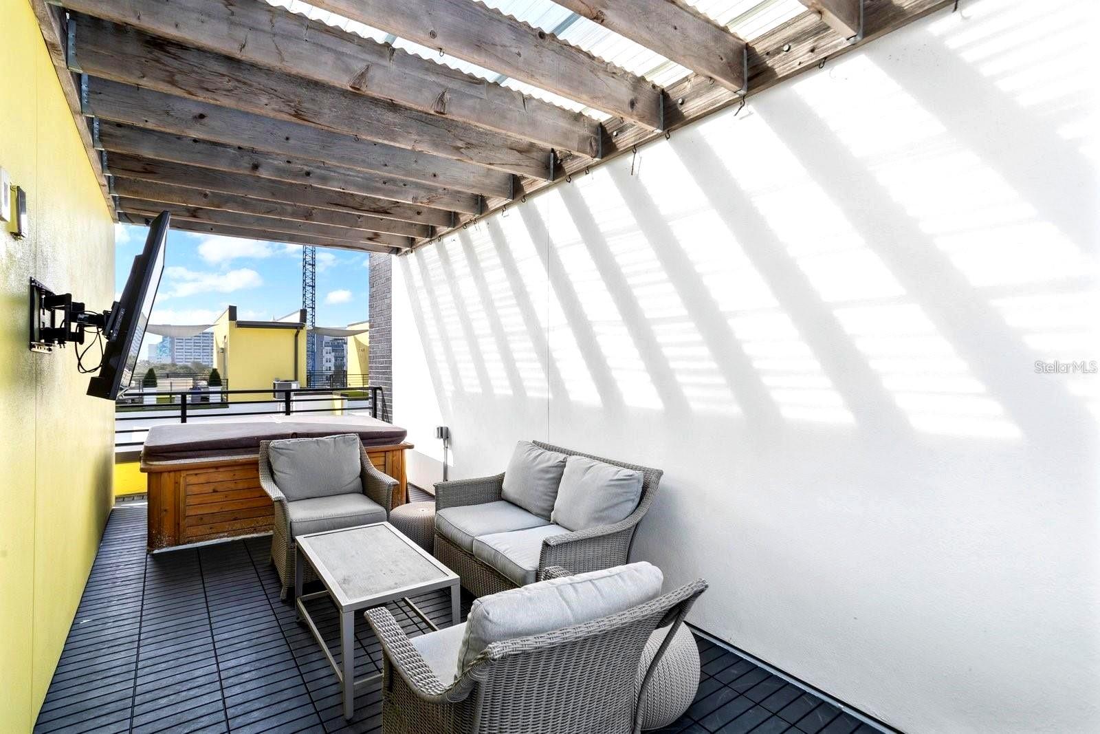 Image 21 of 23 For 915 Arlington Avenue N