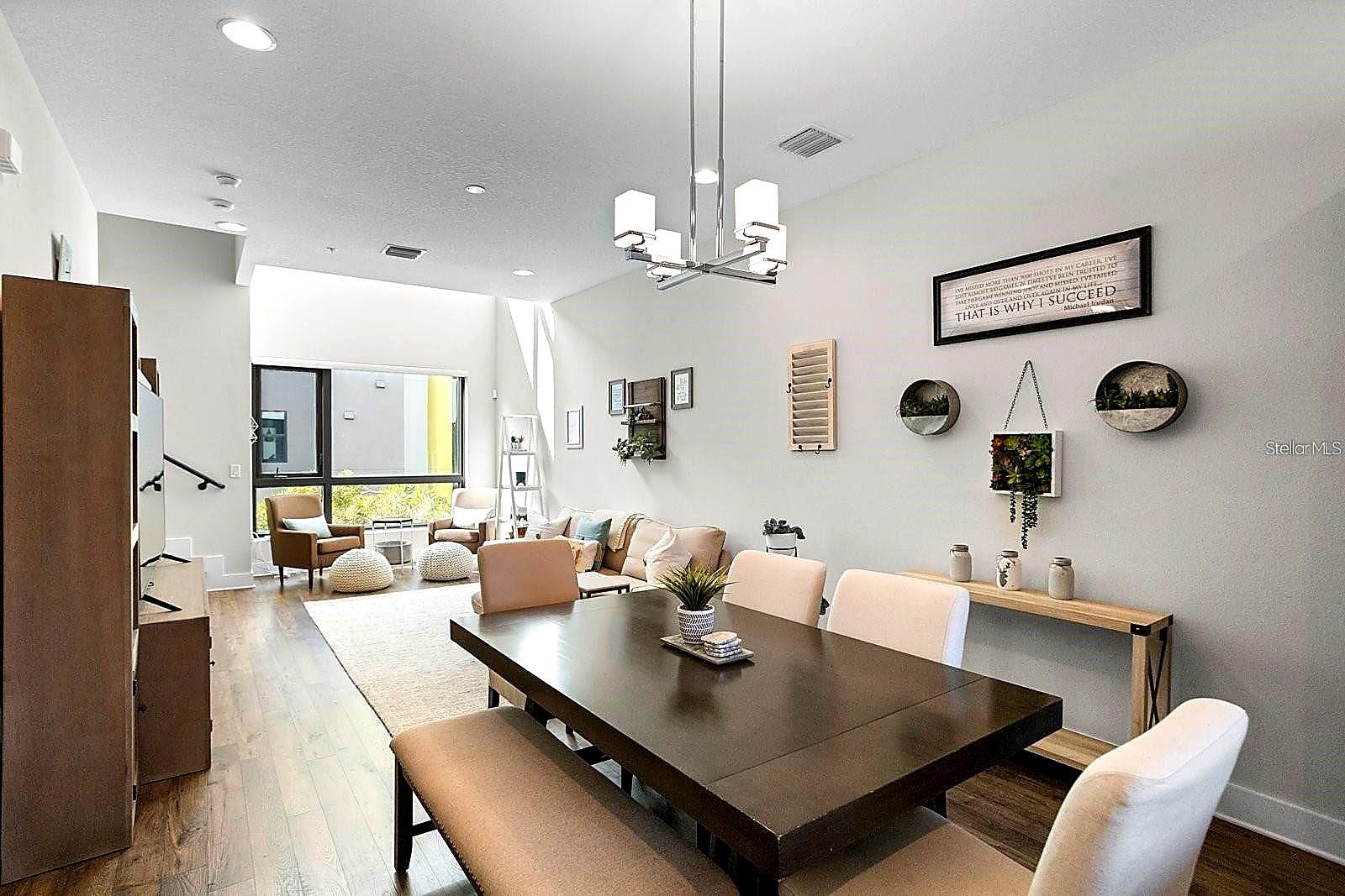 Image 9 of 23 For 915 Arlington Avenue N