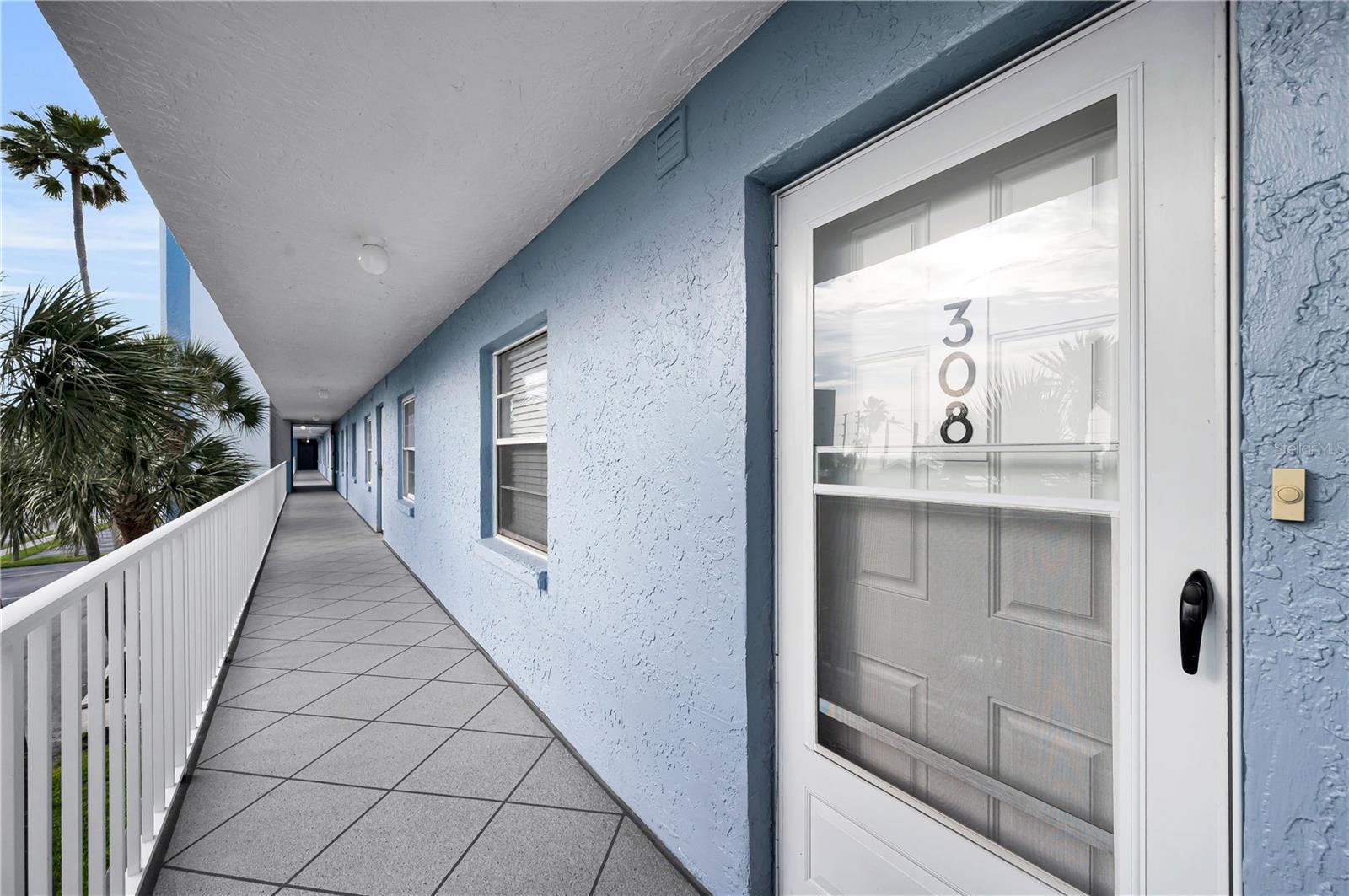 Image 16 of 71 For 18325 Gulf Boulevard 308