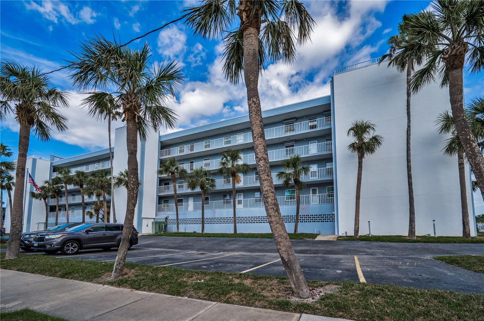 Image 2 of 71 For 18325 Gulf Boulevard 308