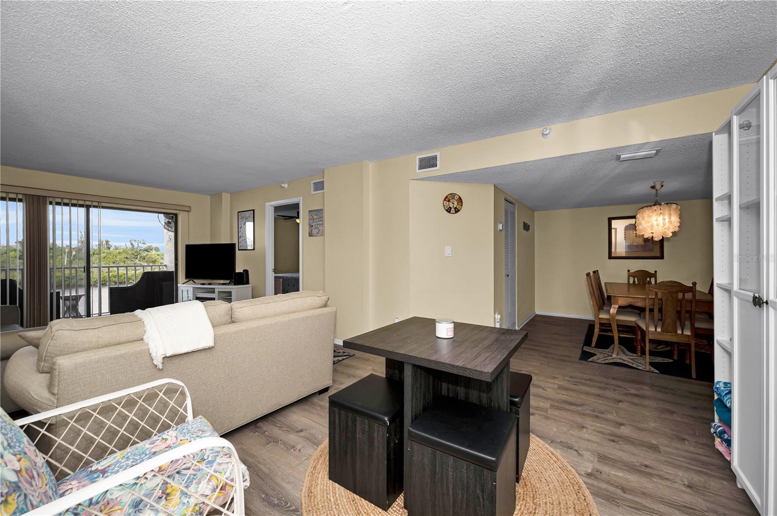 Image 24 of 71 For 18325 Gulf Boulevard 308