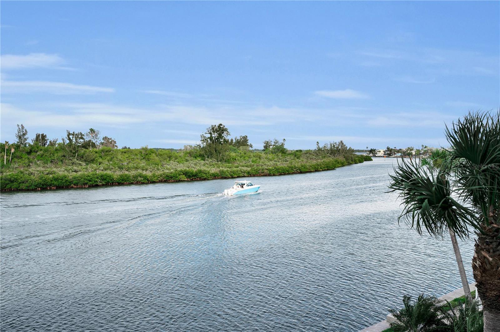 Image 28 of 71 For 18325 Gulf Boulevard 308