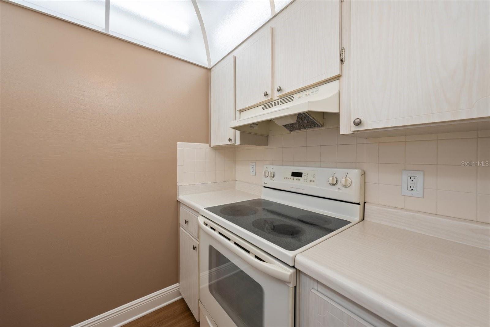 Image 10 of 19 For 1975 Bay Drive 115