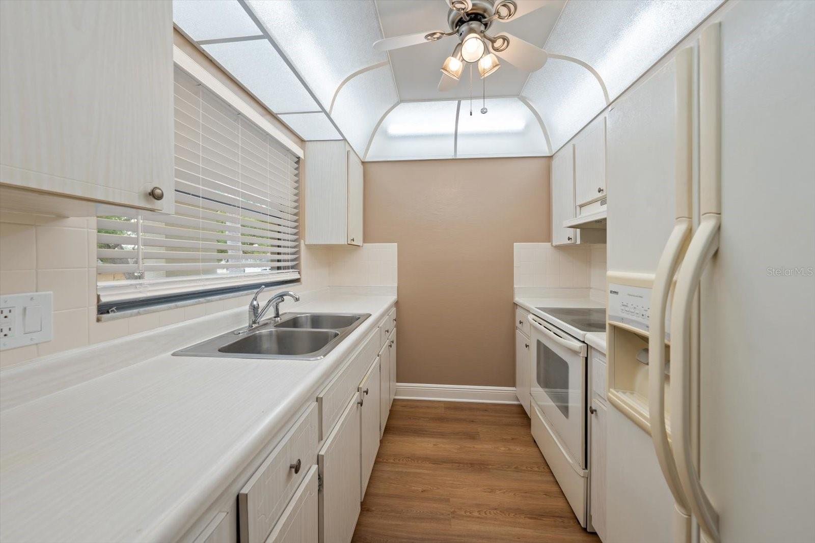 Image 7 of 19 For 1975 Bay Drive 115