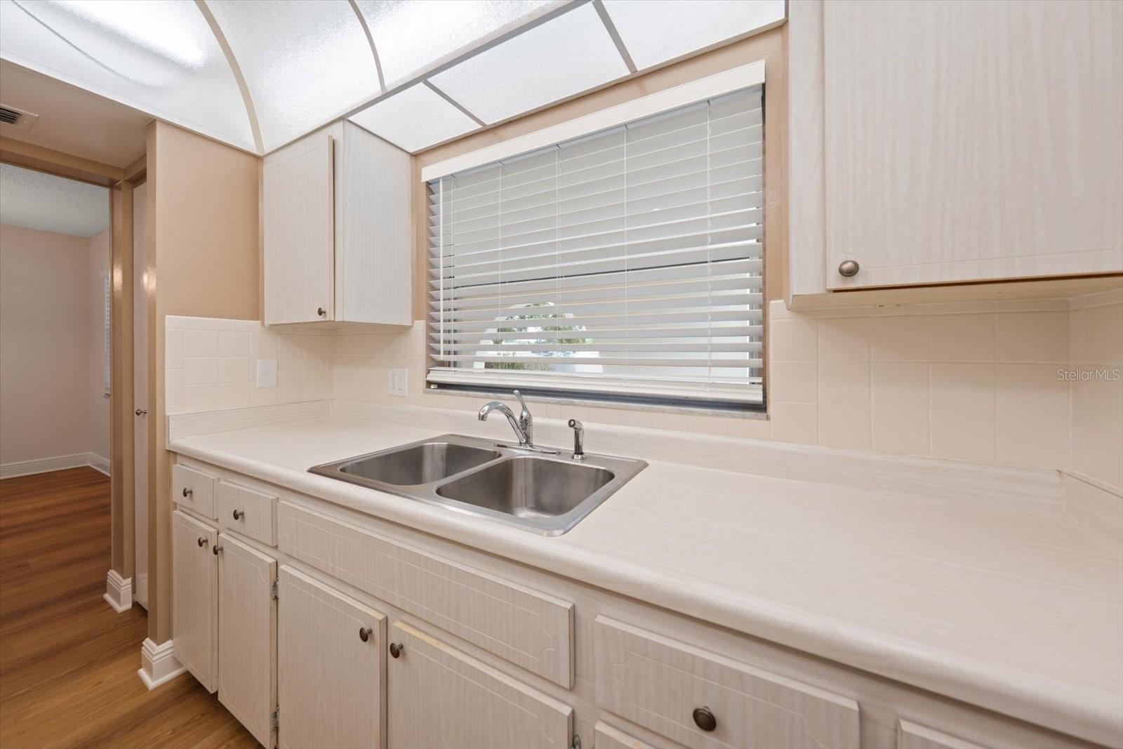 Image 8 of 19 For 1975 Bay Drive 115