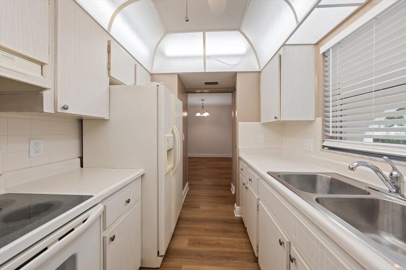 Image 9 of 19 For 1975 Bay Drive 115