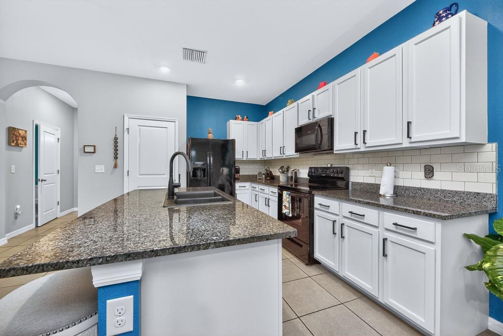 Image 8 of 45 For 2914 Suncoast Blend Drive