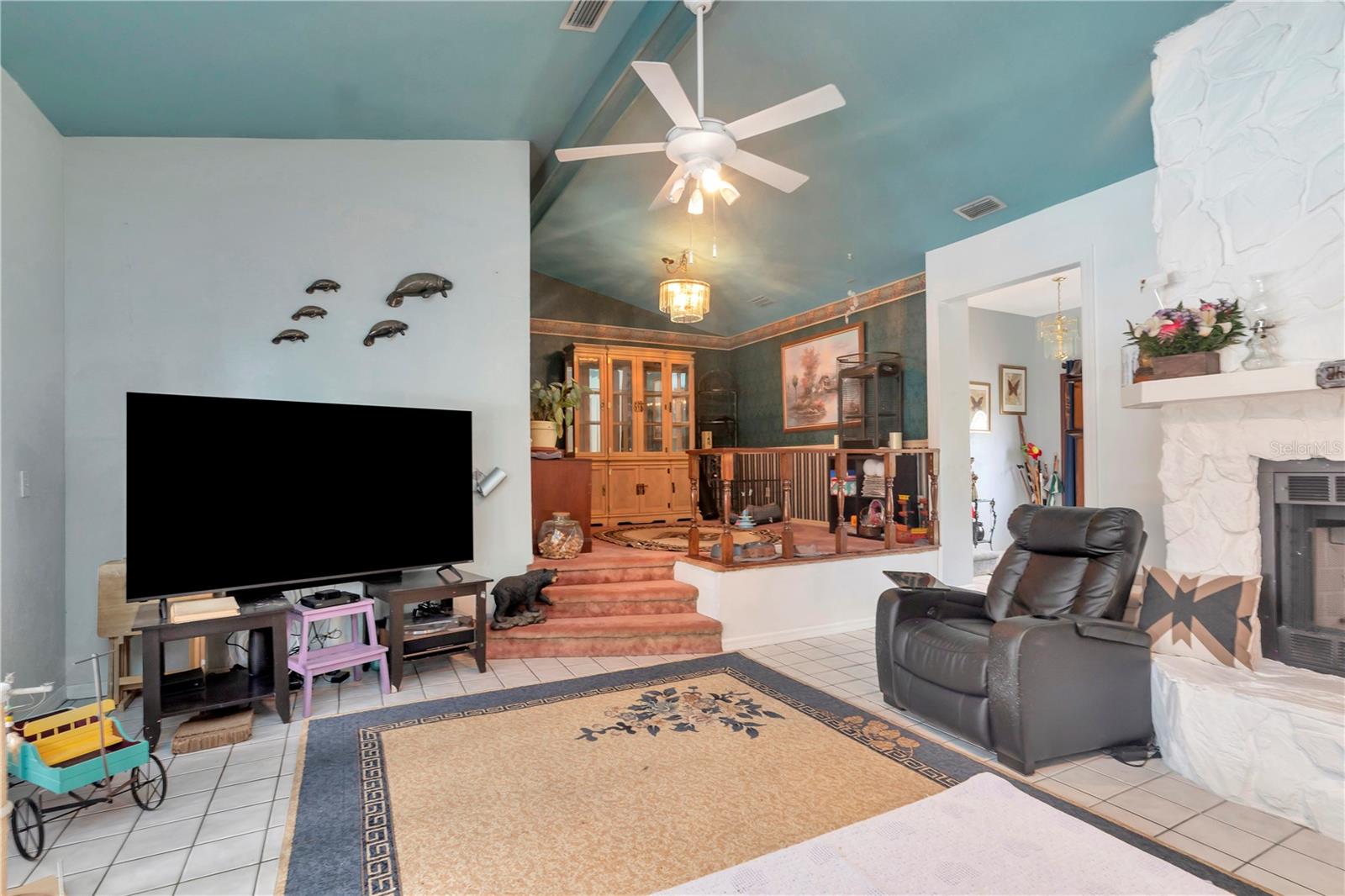 Image 11 of 42 For 220 Normandy Circle W