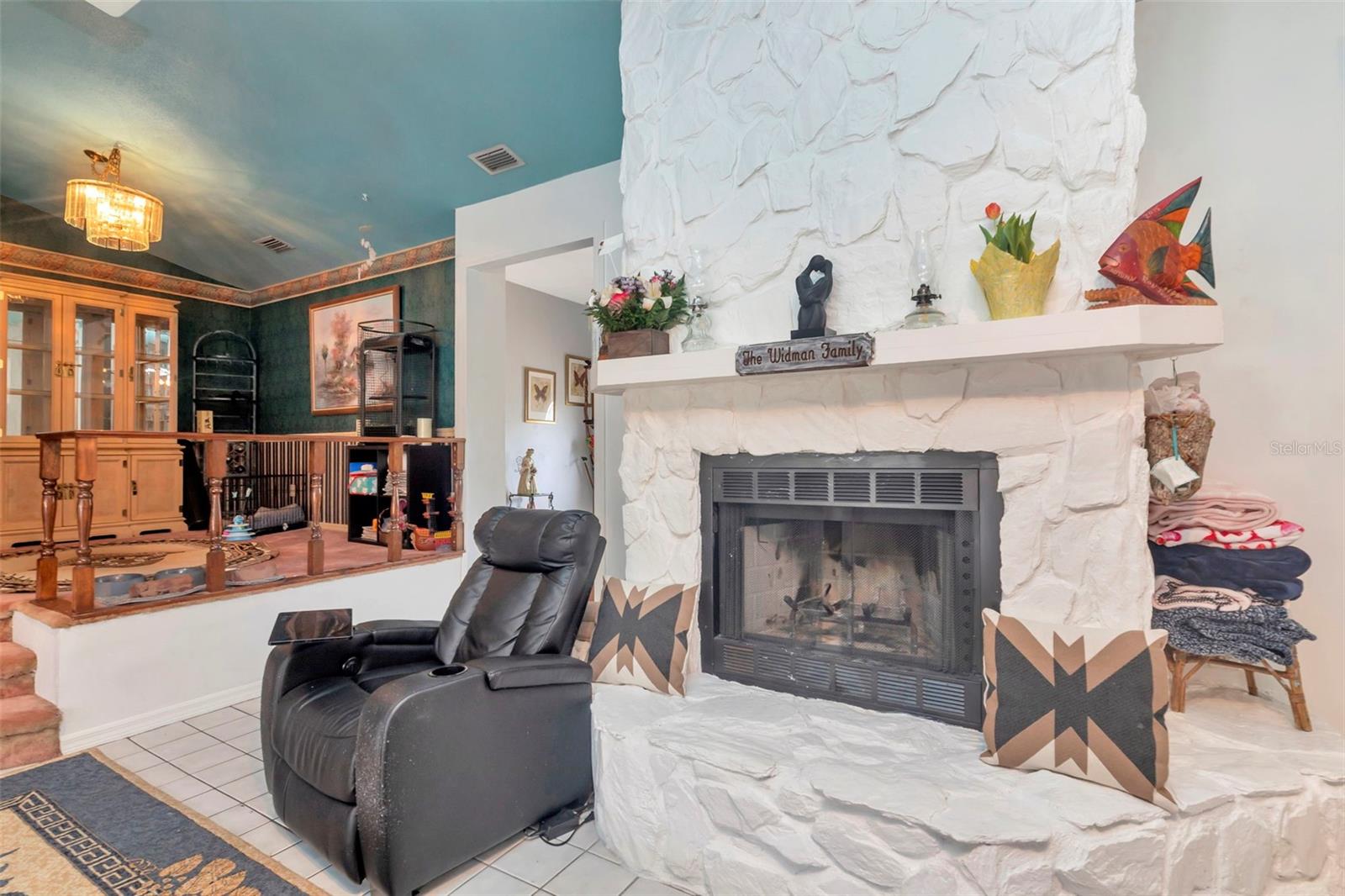 Image 15 of 42 For 220 Normandy Circle W