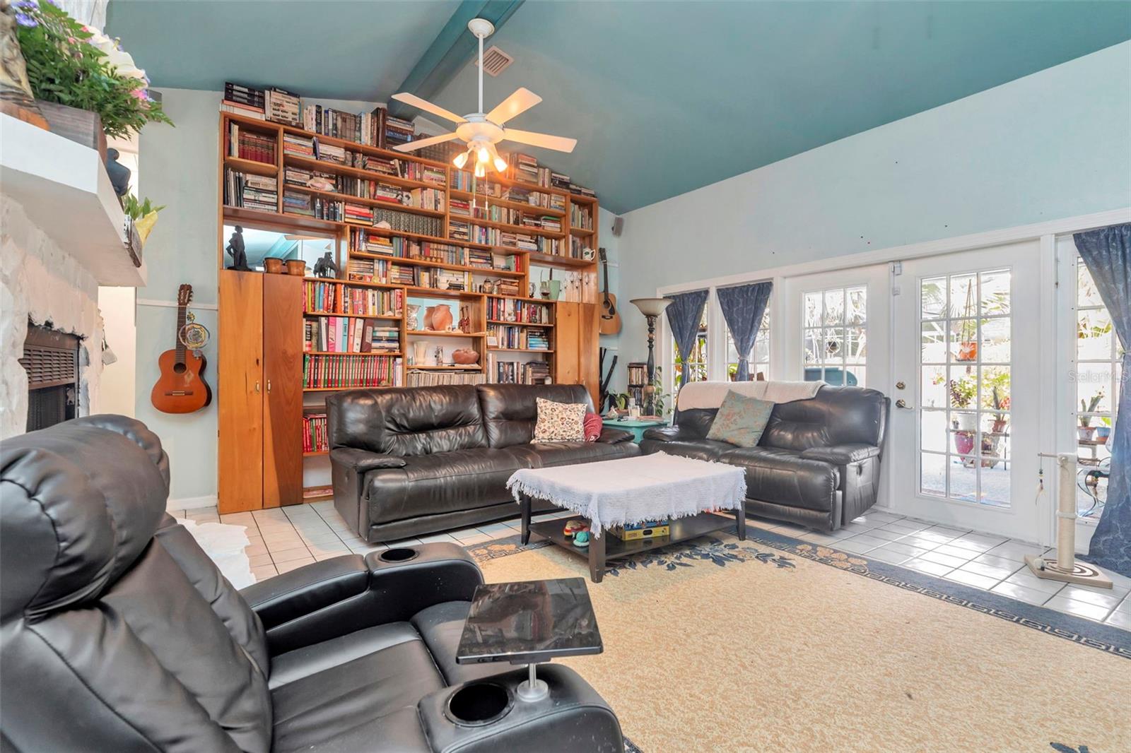 Image 20 of 42 For 220 Normandy Circle W