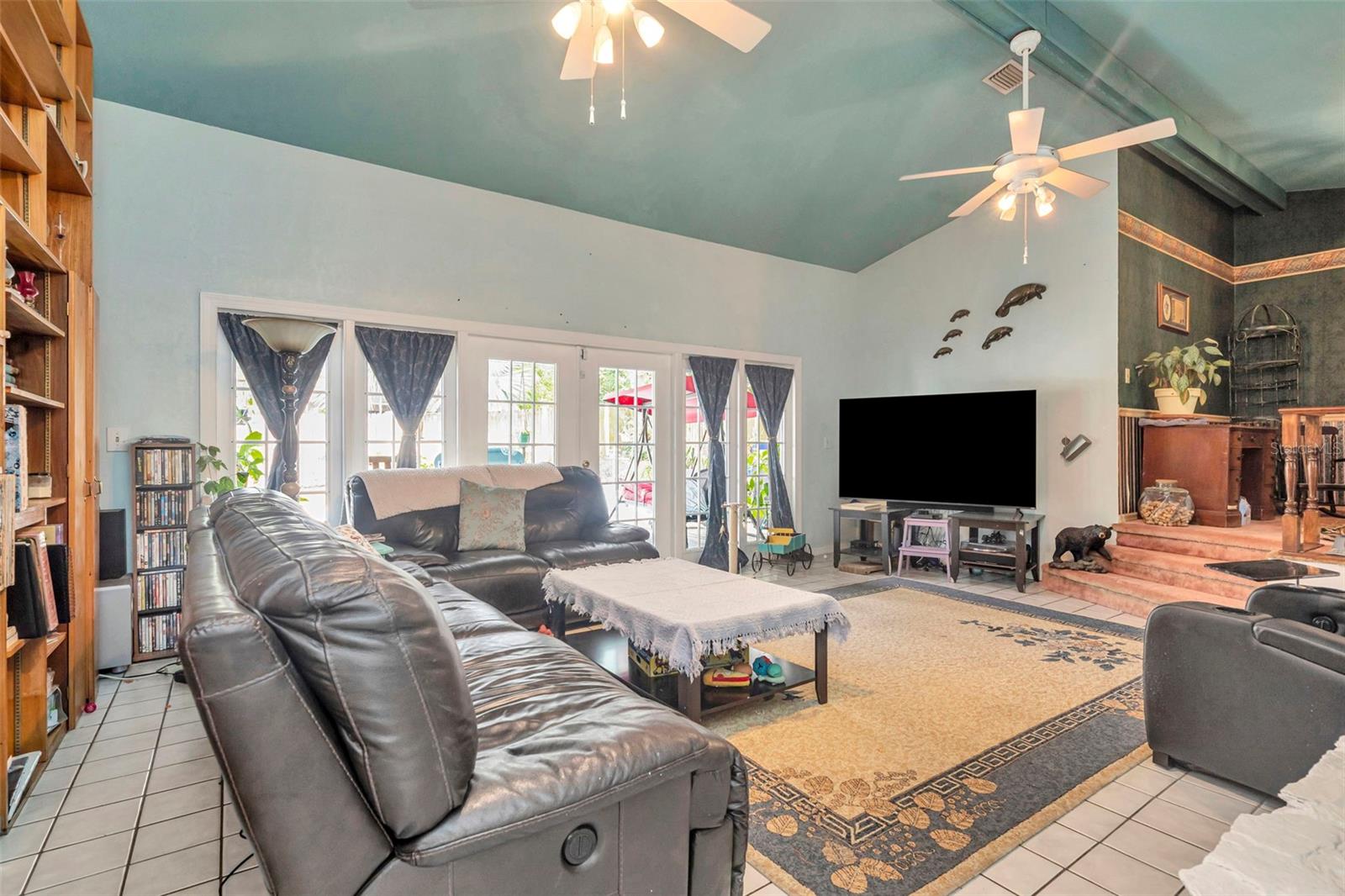 Image 21 of 42 For 220 Normandy Circle W