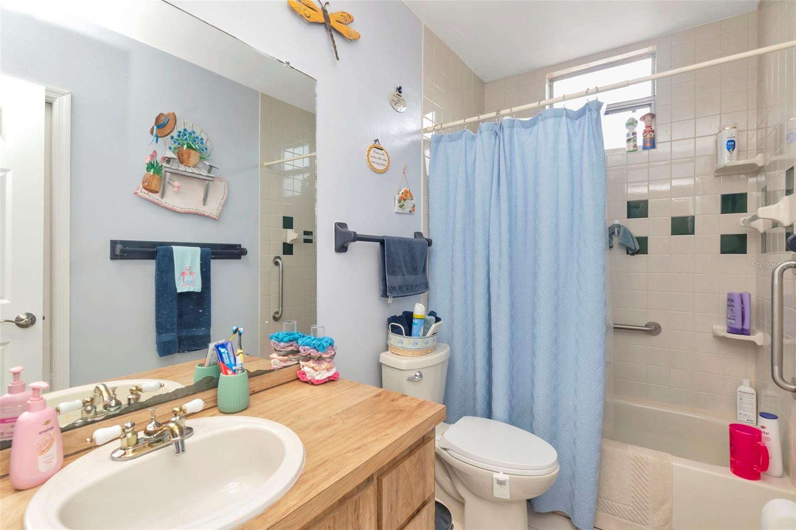 Image 24 of 42 For 220 Normandy Circle W