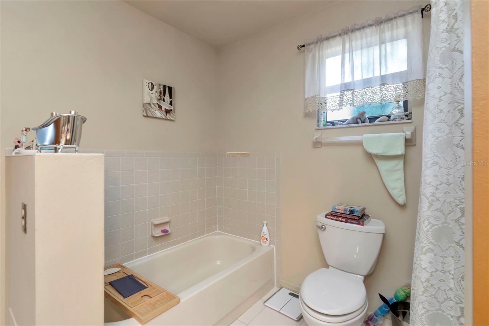 Image 27 of 42 For 220 Normandy Circle W