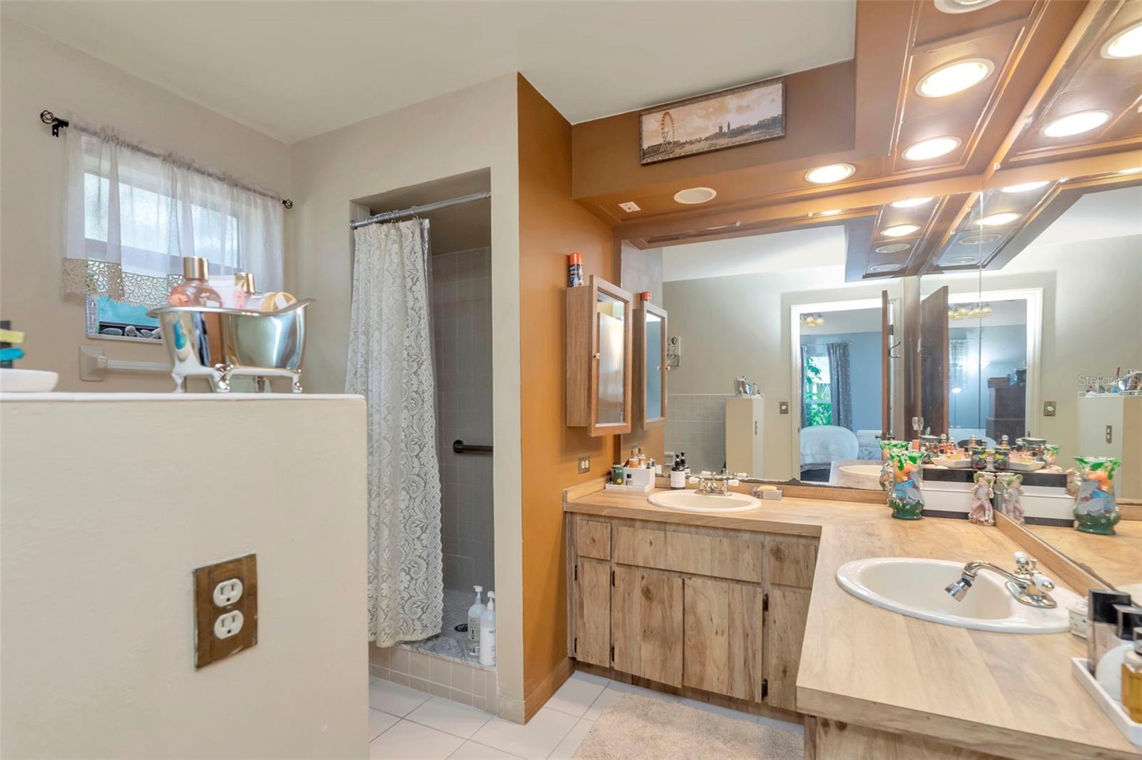 Image 28 of 42 For 220 Normandy Circle W