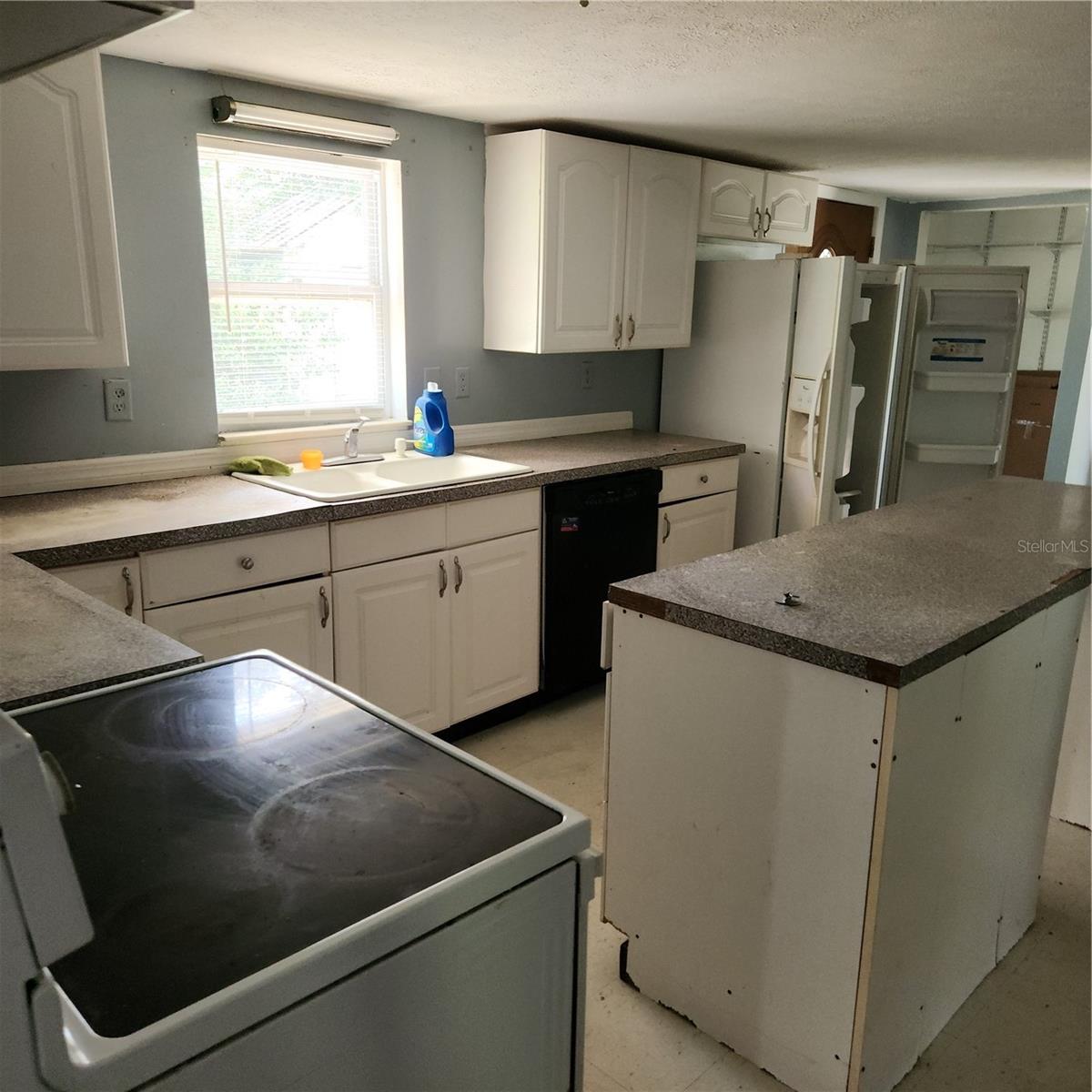 Image 5 of 25 For 26739 Foamflower Boulevard