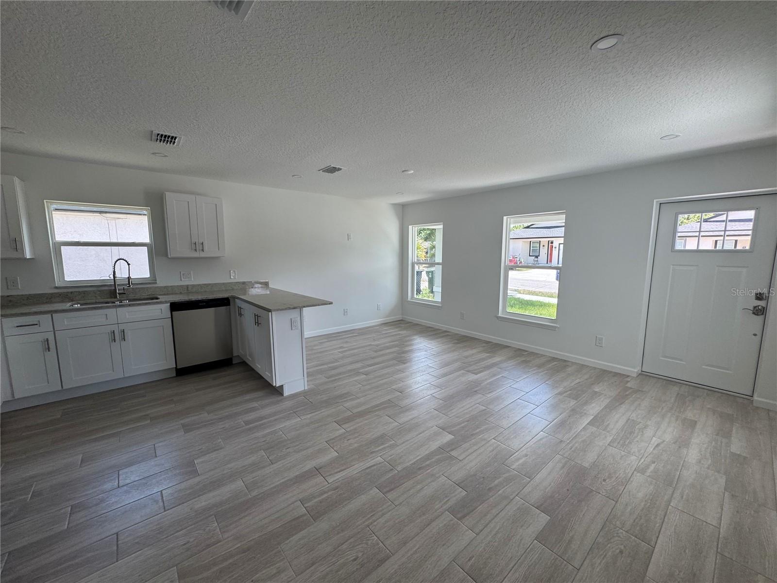 Image 3 of 12 For 4210 Cayuga Street