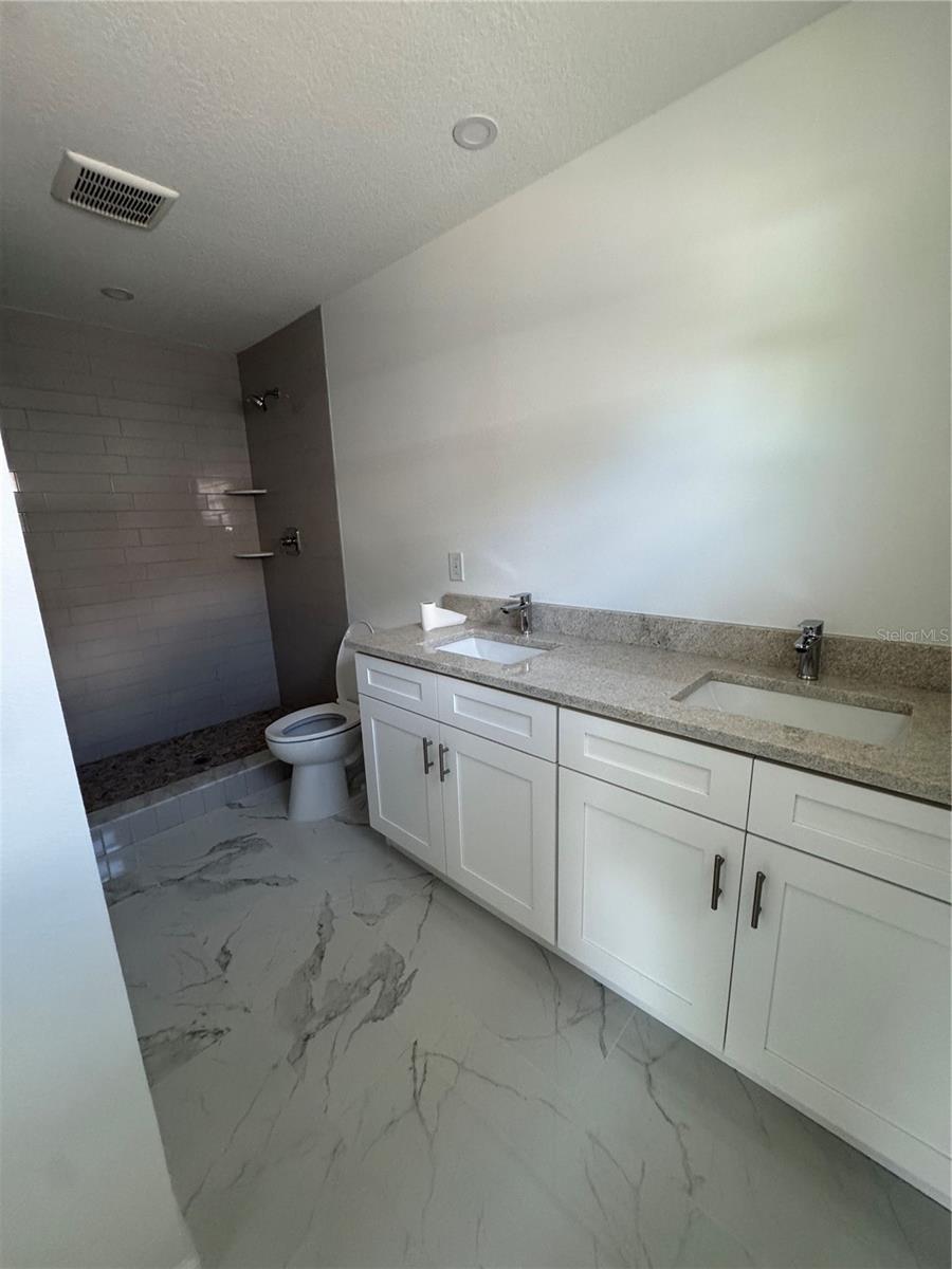 Image 6 of 12 For 4210 Cayuga Street