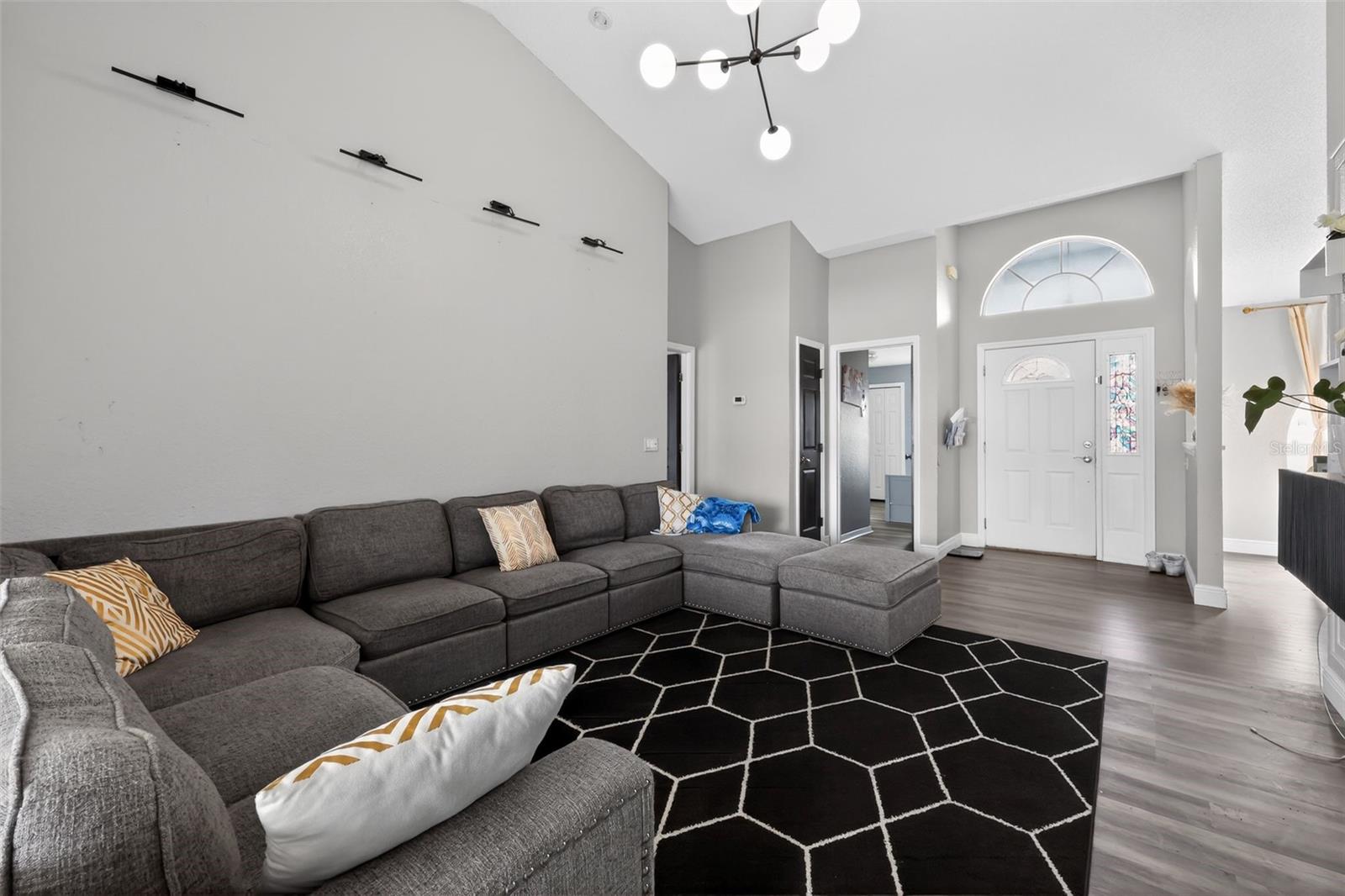 Image 4 of 26 For 7938 Ashley Pointe Drive