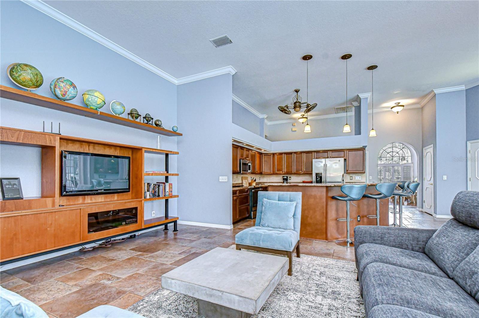 Image 11 of 41 For 5201 Laurel Pointe Drive