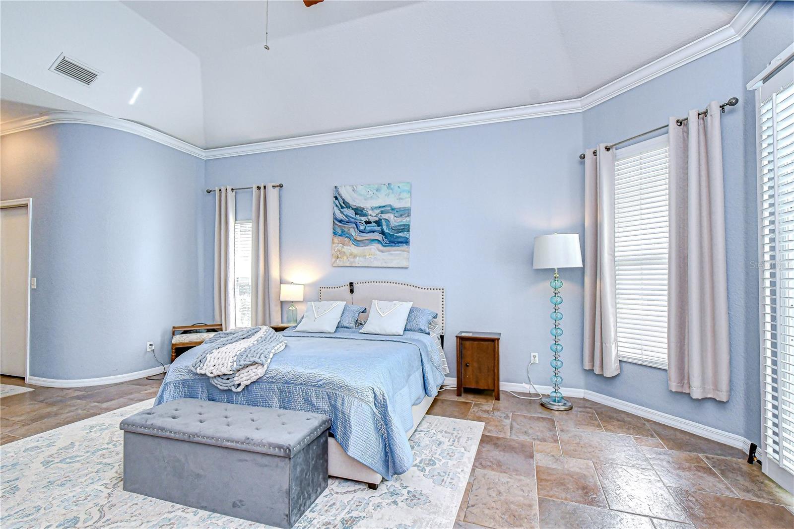 Image 16 of 41 For 5201 Laurel Pointe Drive